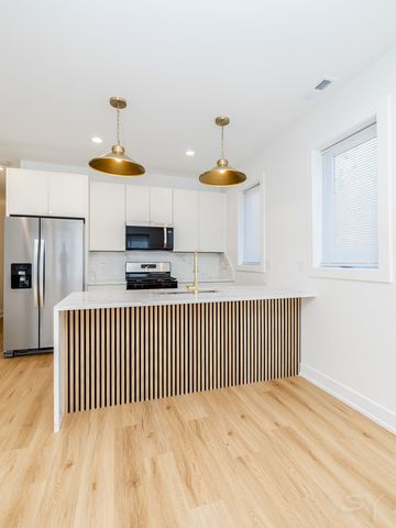 6048 S Eberhart Avenue 3, Chicago, IL 60637
