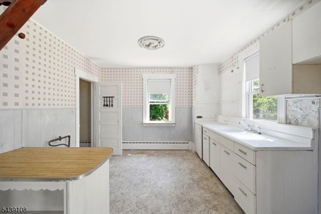 114 Franklin Pl, Roselle Park Boro, NJ 07204