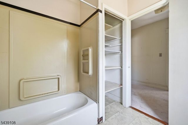 114 Franklin Pl, Roselle Park Boro, NJ 07204