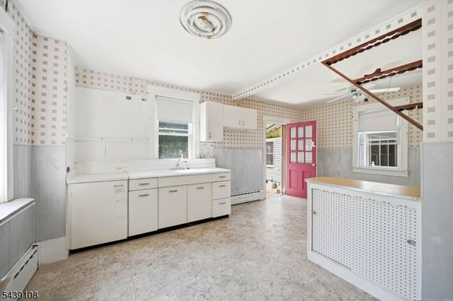 114 Franklin Pl, Roselle Park Boro, NJ 07204