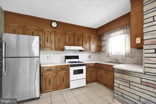 1901 COUNTY ST, Reading, PA 19605