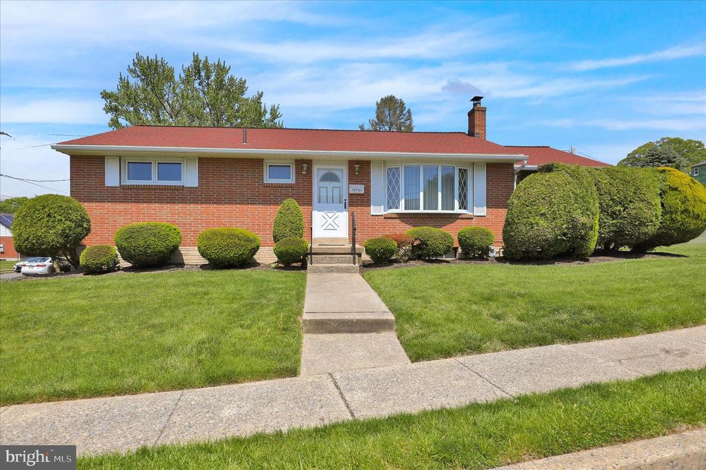 1901 COUNTY ST, Reading, PA 19605