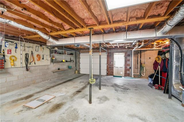 329 Henderson Drive, Clemmons, NC 27012