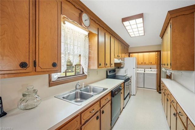 329 Henderson Drive, Clemmons, NC 27012