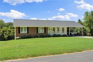 329 Henderson Drive, Clemmons, NC 27012