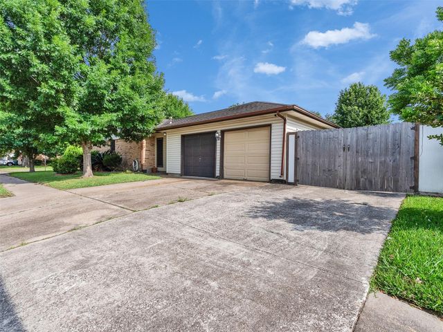 4002 Thistledown Drive, Pasadena, TX 77504