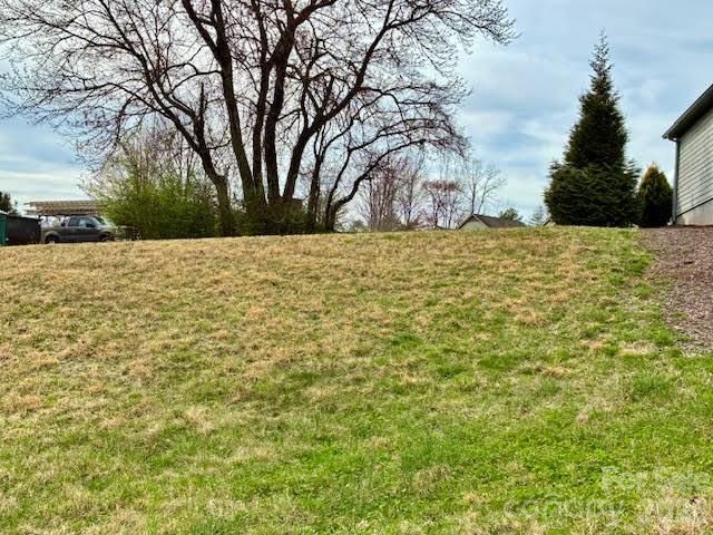 156 Triple Fairways Drive, Hendersonville, NC 28739