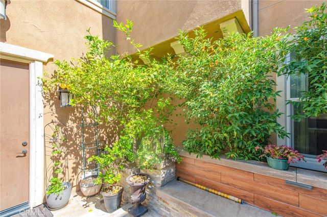 220 Barnes Road, Tustin, CA 92782