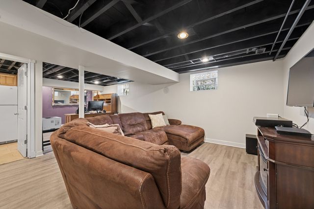 126 N Rohlwing Road, Palatine, IL 60074