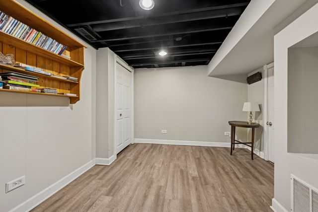 126 N Rohlwing Road, Palatine, IL 60074