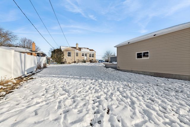 126 N Rohlwing Road, Palatine, IL 60074