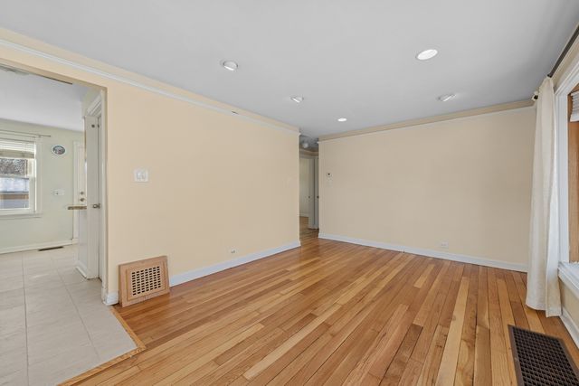 126 N Rohlwing Road, Palatine, IL 60074