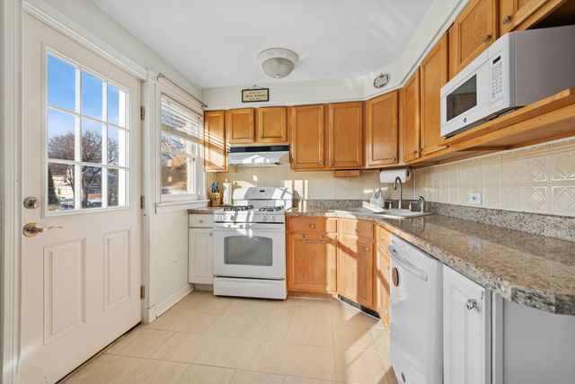 126 N Rohlwing Road, Palatine, IL 60074