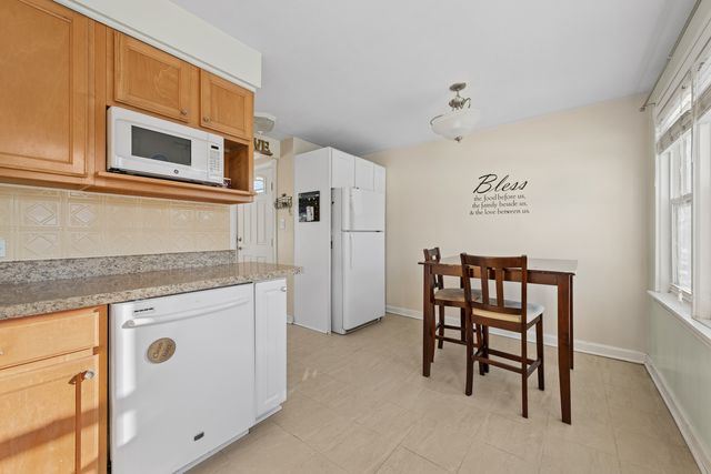 126 N Rohlwing Road, Palatine, IL 60074