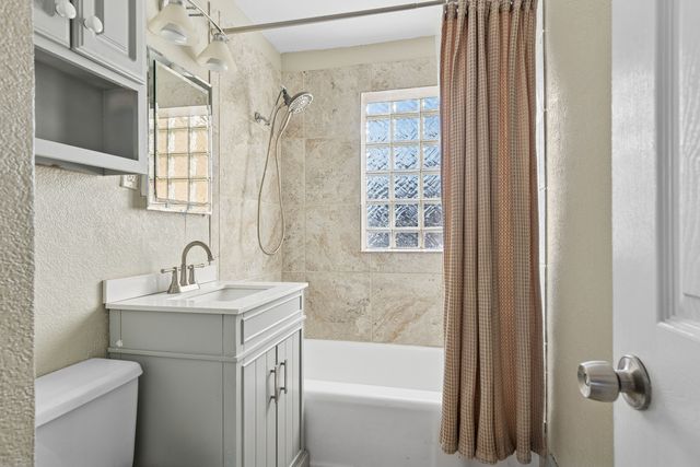 126 N Rohlwing Road, Palatine, IL 60074