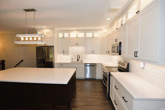 52427 Lynnewood Avenue, South Bend, IN 46628