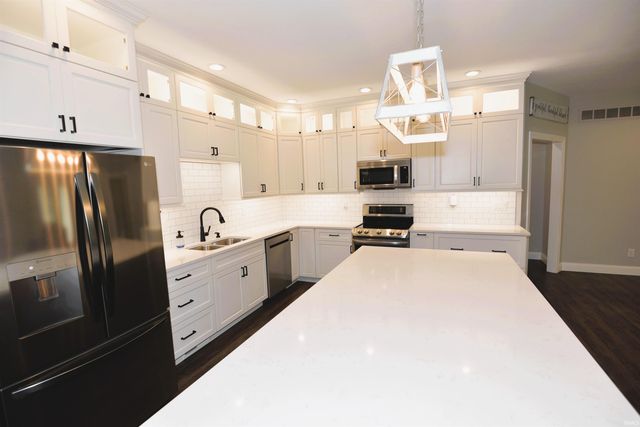 52427 Lynnewood Avenue, South Bend, IN 46628