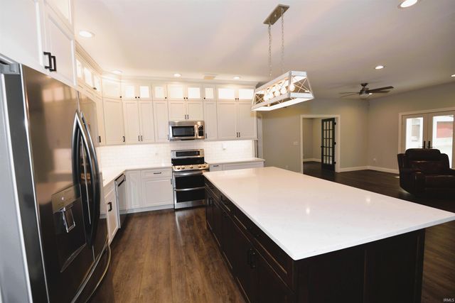 52427 Lynnewood Avenue, South Bend, IN 46628