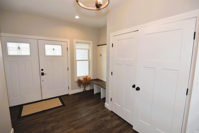 52427 Lynnewood Avenue, South Bend, IN 46628