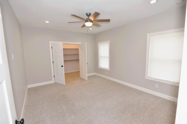 52427 Lynnewood Avenue, South Bend, IN 46628