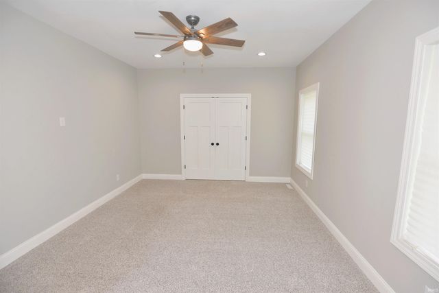 52427 Lynnewood Avenue, South Bend, IN 46628