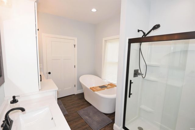 52427 Lynnewood Avenue, South Bend, IN 46628