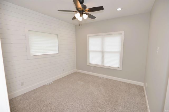 52427 Lynnewood Avenue, South Bend, IN 46628