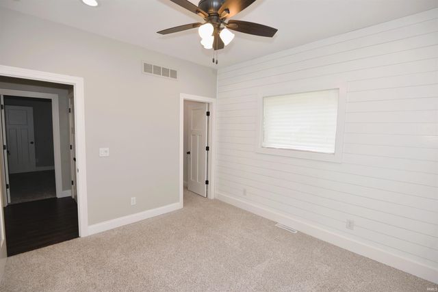 52427 Lynnewood Avenue, South Bend, IN 46628