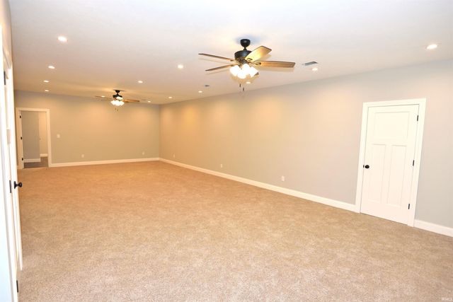 52427 Lynnewood Avenue, South Bend, IN 46628
