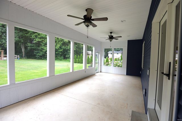 52427 Lynnewood Avenue, South Bend, IN 46628