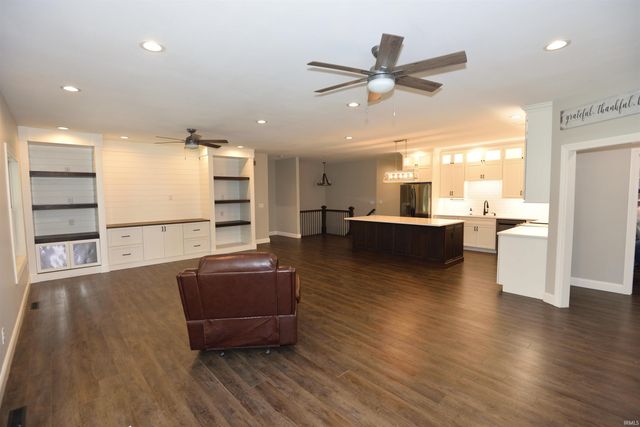 52427 Lynnewood Avenue, South Bend, IN 46628
