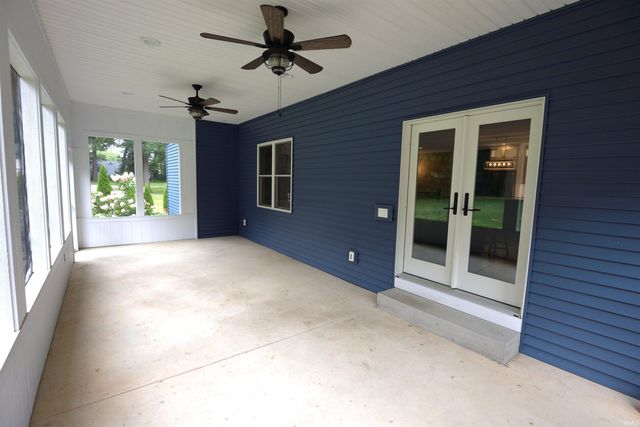 52427 Lynnewood Avenue, South Bend, IN 46628