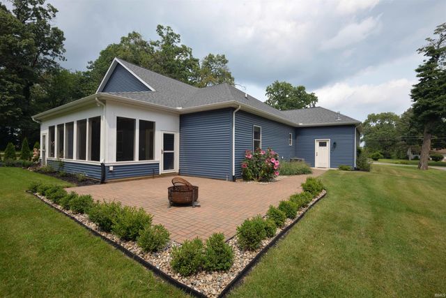 52427 Lynnewood Avenue, South Bend, IN 46628