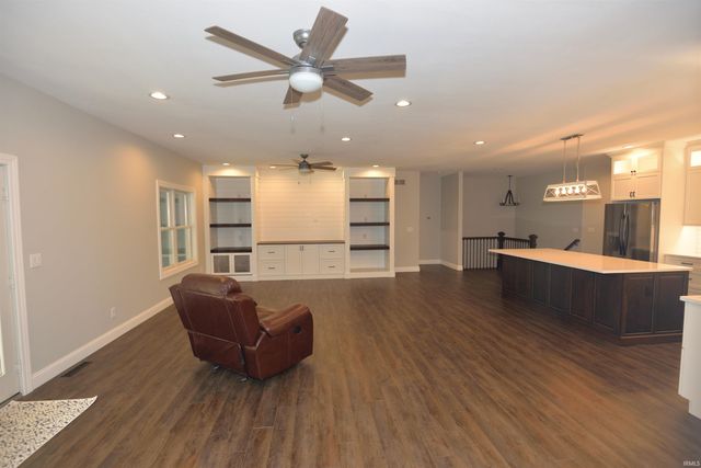 52427 Lynnewood Avenue, South Bend, IN 46628