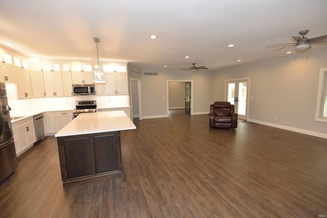 52427 Lynnewood Avenue, South Bend, IN 46628