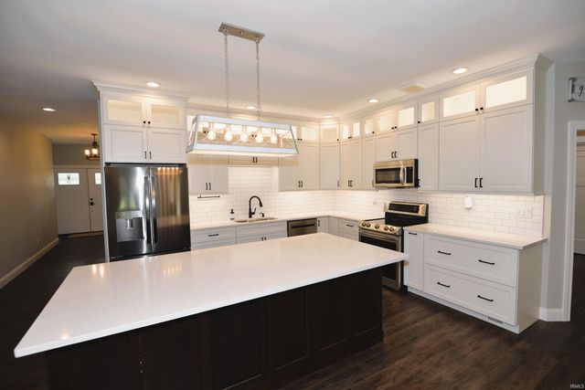 52427 Lynnewood Avenue, South Bend, IN 46628