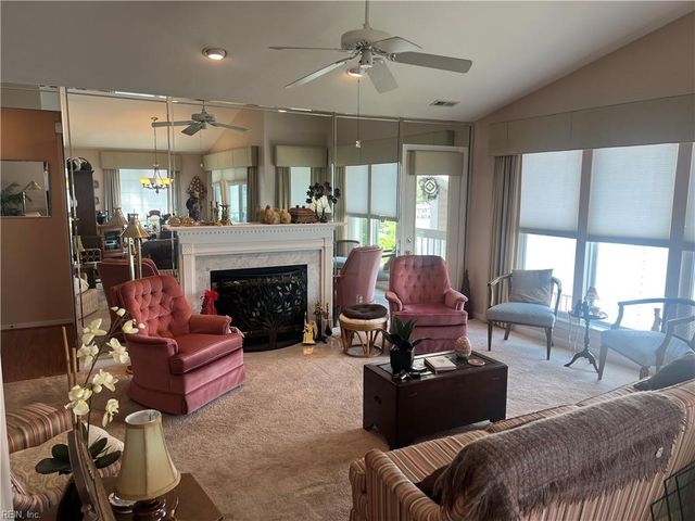 240 Dockside Dr Apt C, Hampton, VA 23669