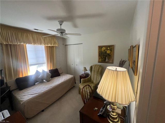 240 Dockside Dr Apt C, Hampton, VA 23669