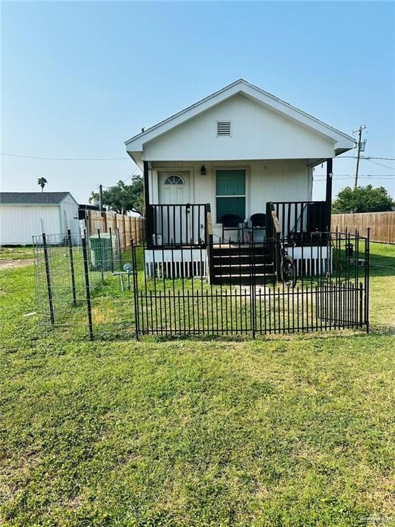 159 E Rodriguez Avenue, Raymondville, TX 78580