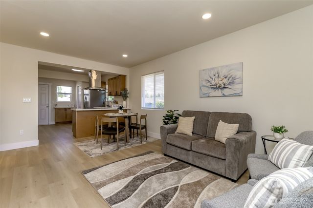3833 E G Street, Tacoma, WA 98404