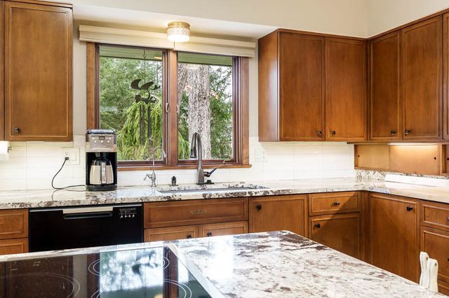 2520 E CHICKADEE Trail, Rockford, IL 61107