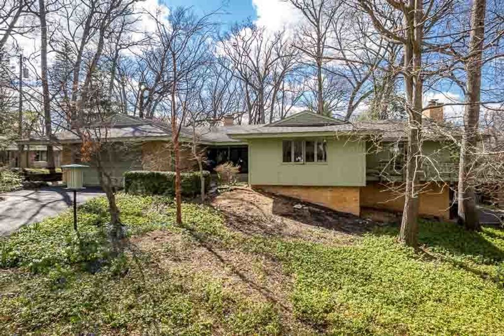 2520 E CHICKADEE Trail, Rockford, IL 61107