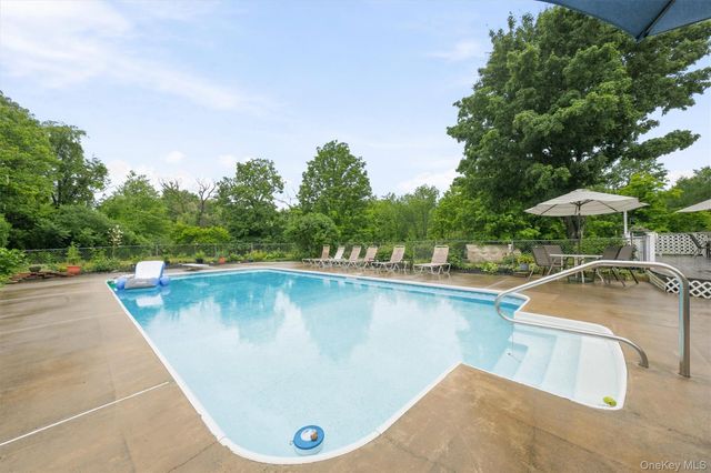2 Summerset Drive, Wallkill, NY 12589