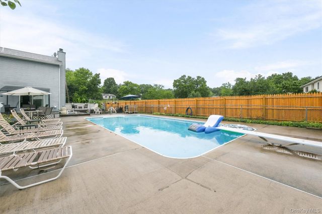 2 Summerset Drive, Wallkill, NY 12589