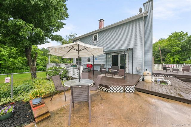 2 Summerset Drive, Wallkill, NY 12589