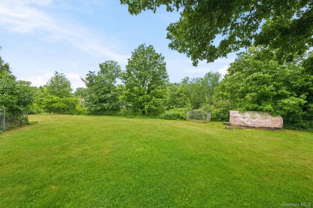 2 Summerset Drive, Wallkill, NY 12589