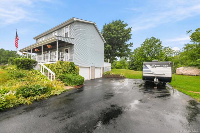 2 Summerset Drive, Wallkill, NY 12589