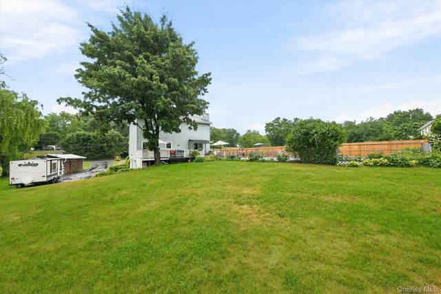 2 Summerset Drive, Wallkill, NY 12589