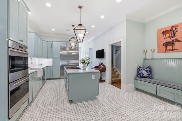 937 Granville Road, Charlotte, NC 28207