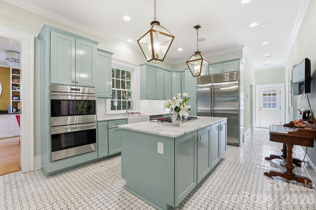 937 Granville Road, Charlotte, NC 28207